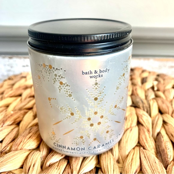 Cinnamon Caramel Swirl 7 Oz. candle - Picture 4 of 6